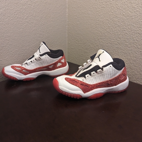 Air Jordan 11 Retro Low IE GS Gym Red 919713-101 GS Size 4Y Beaters - Picture 1 of 8